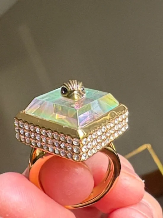 Kurt Geiger all crystal ring in a size 8 very sparkly &shinny crystals all over - Picture 10 of 16